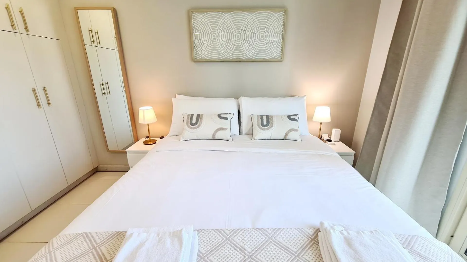 Sunrise Homes - Near Jbr Walk & Beach - Lovely Studio Dubai
