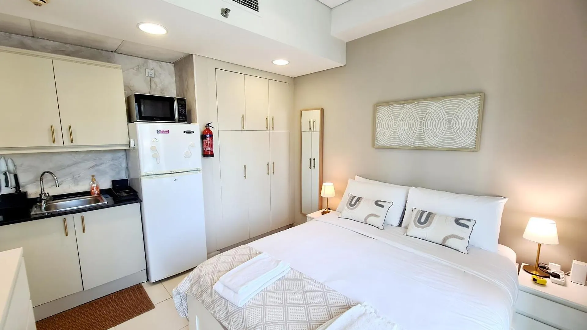 Apartment Sunrise Homes - Near Jbr Walk & Beach - Lovely Studio Dubai