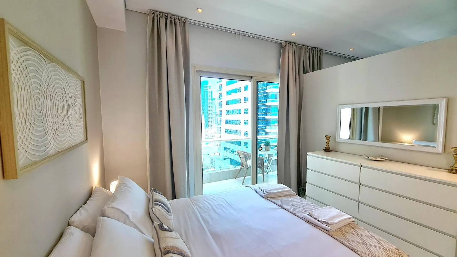 Sunrise Homes - Near Jbr Walk & Beach - Lovely Studio Dubai Apartment